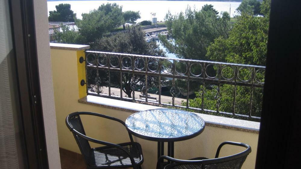 Pansion Ribica Hotel Crikvenica Bagian luar foto