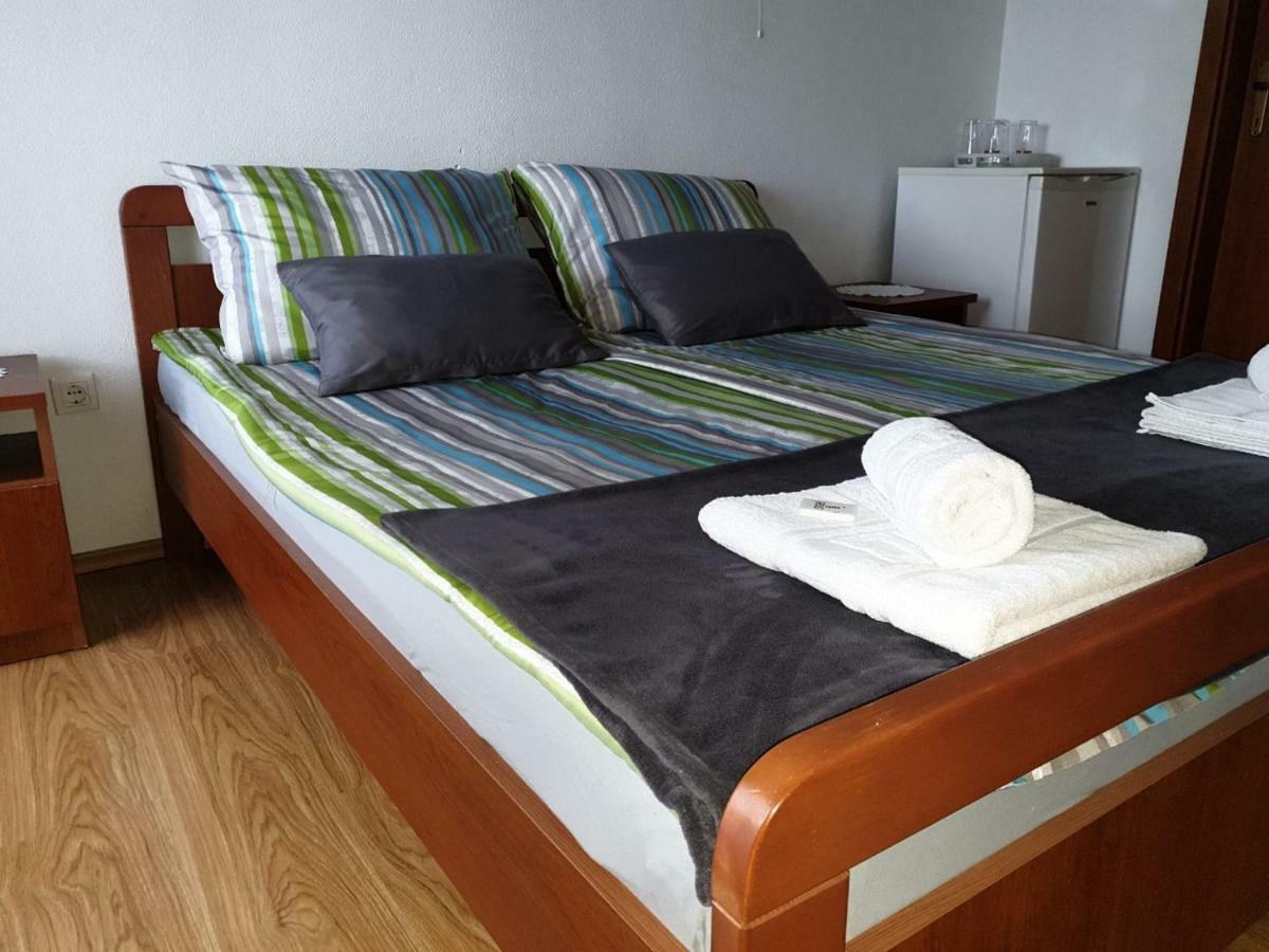 Pansion Ribica Hotel Crikvenica Bagian luar foto