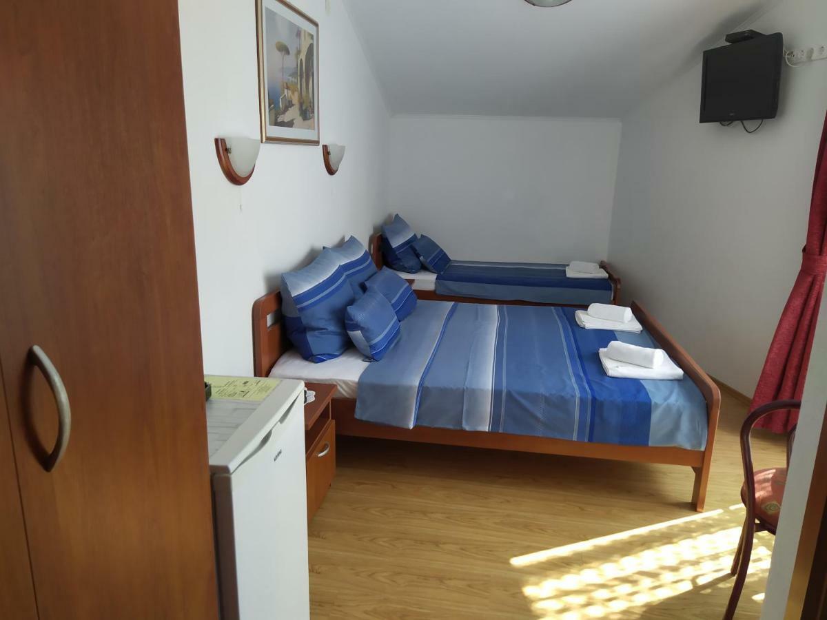 Pansion Ribica Hotel Crikvenica Bagian luar foto
